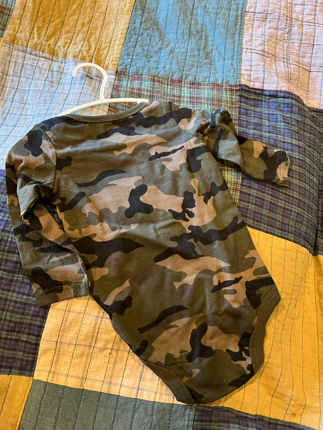New Camouflage Long Sleeve Bodysuit 12-18M - photo 3