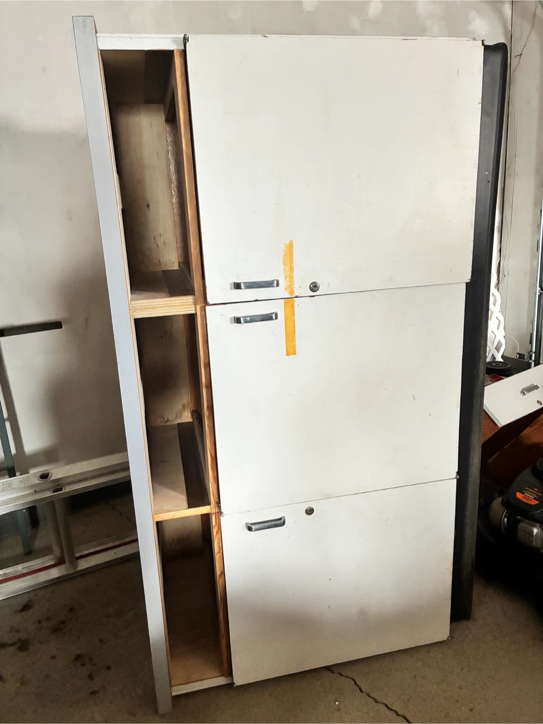 Three-drawer cabinet