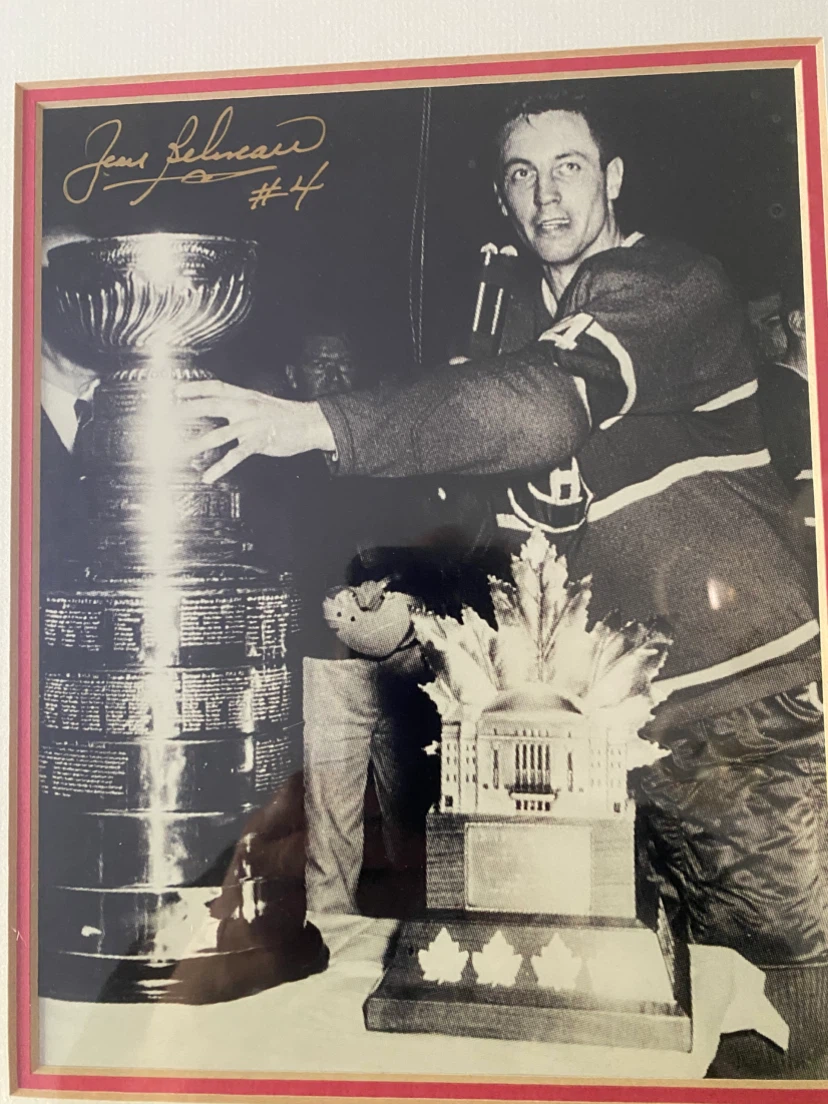 2 Framed Memorabilia hockey players signed  Photo - photo 3