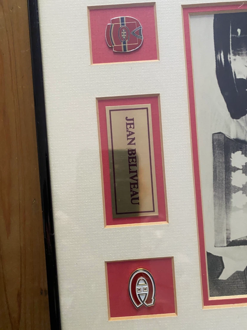 2 Framed Memorabilia hockey players signed  Photo - photo 4