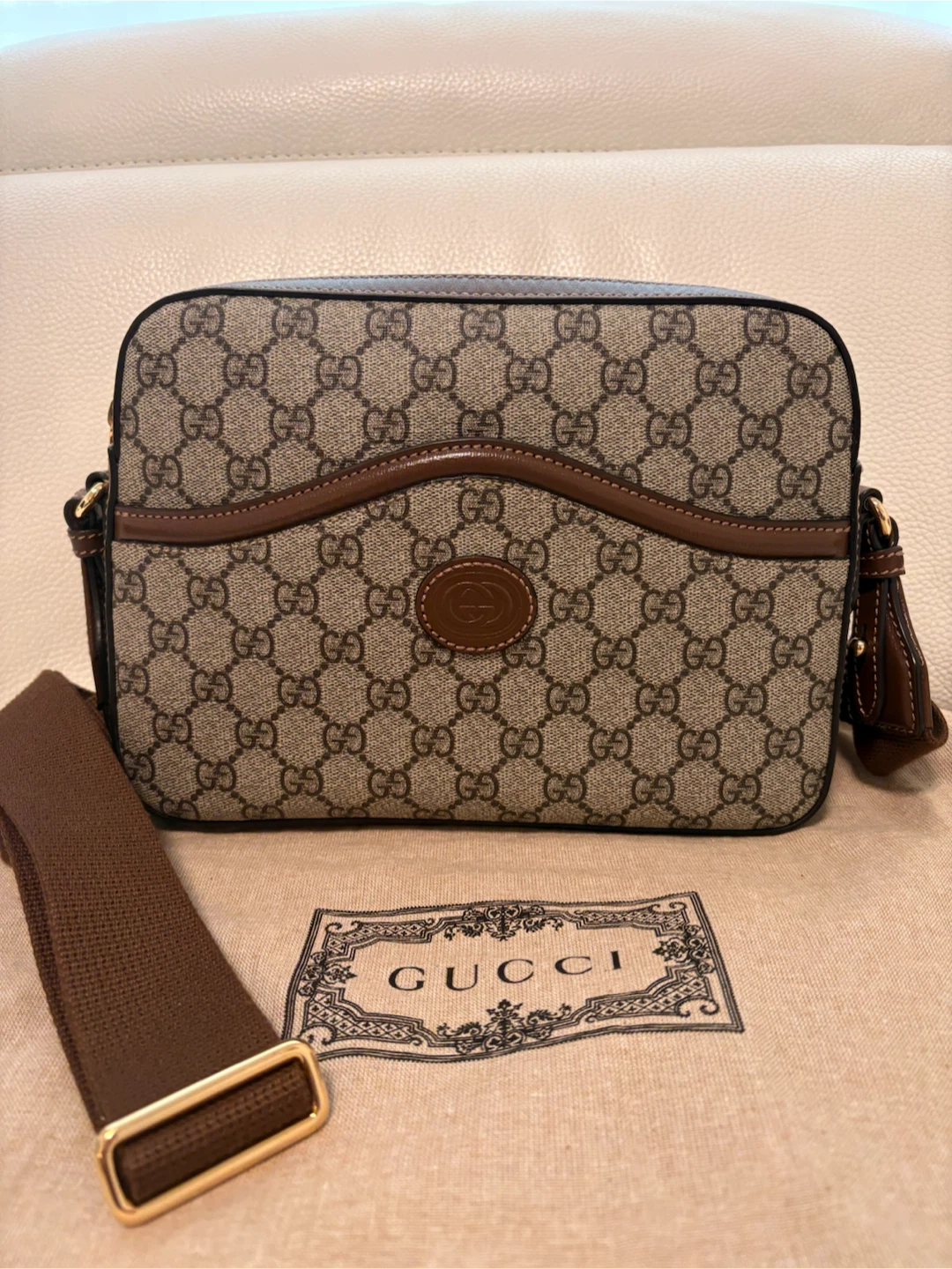 Gucci GG Supreme Small Messenger Bag