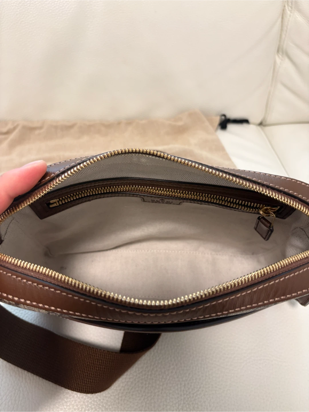 Gucci GG Supreme Small Messenger Bag - photo 3