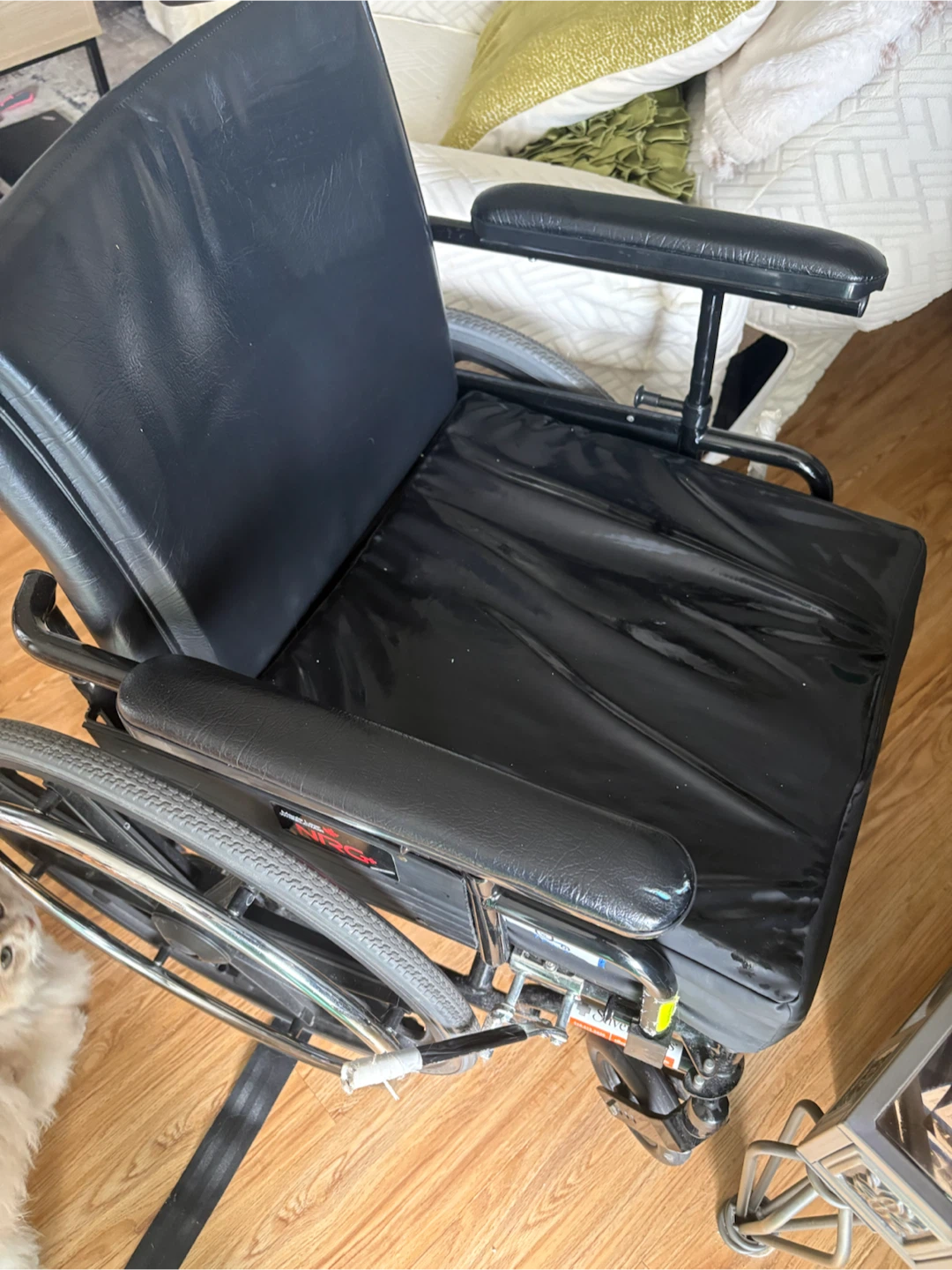 18”x18” wheelchair with gel cushion - photo 3