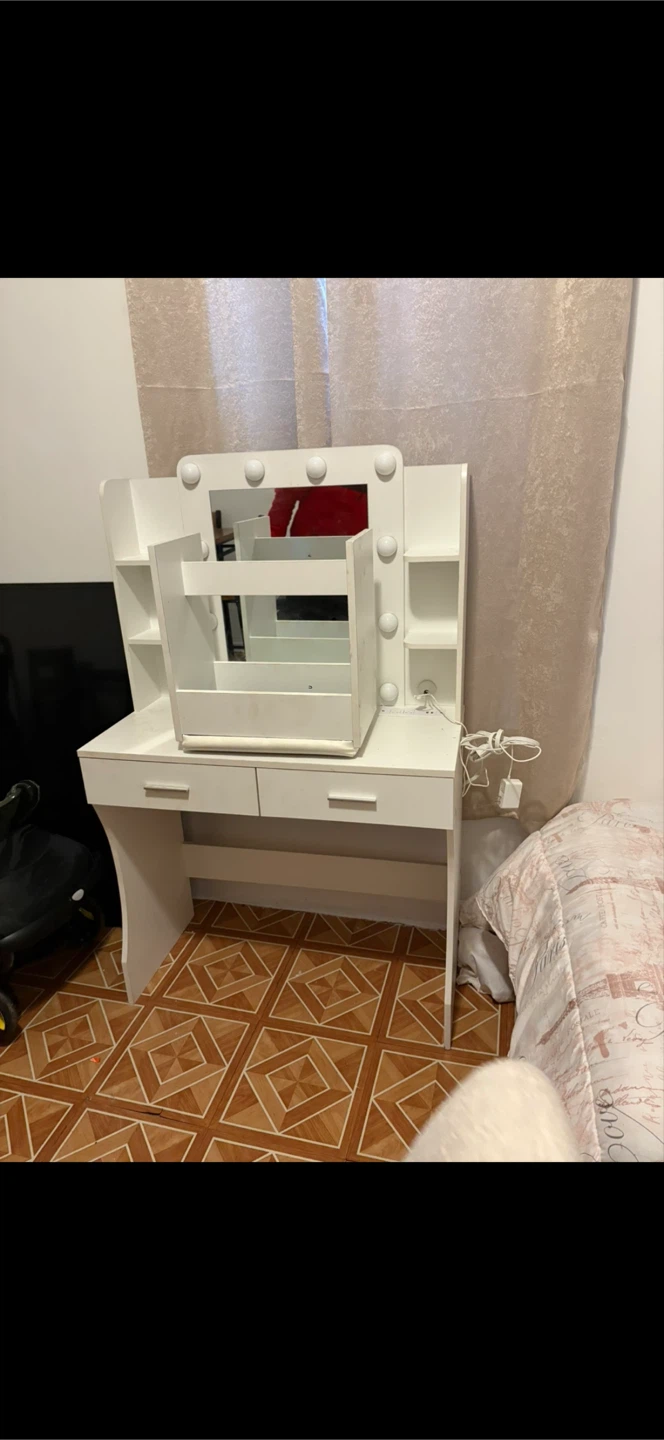 White Vanity Table with Mirror and Lights - photo 2