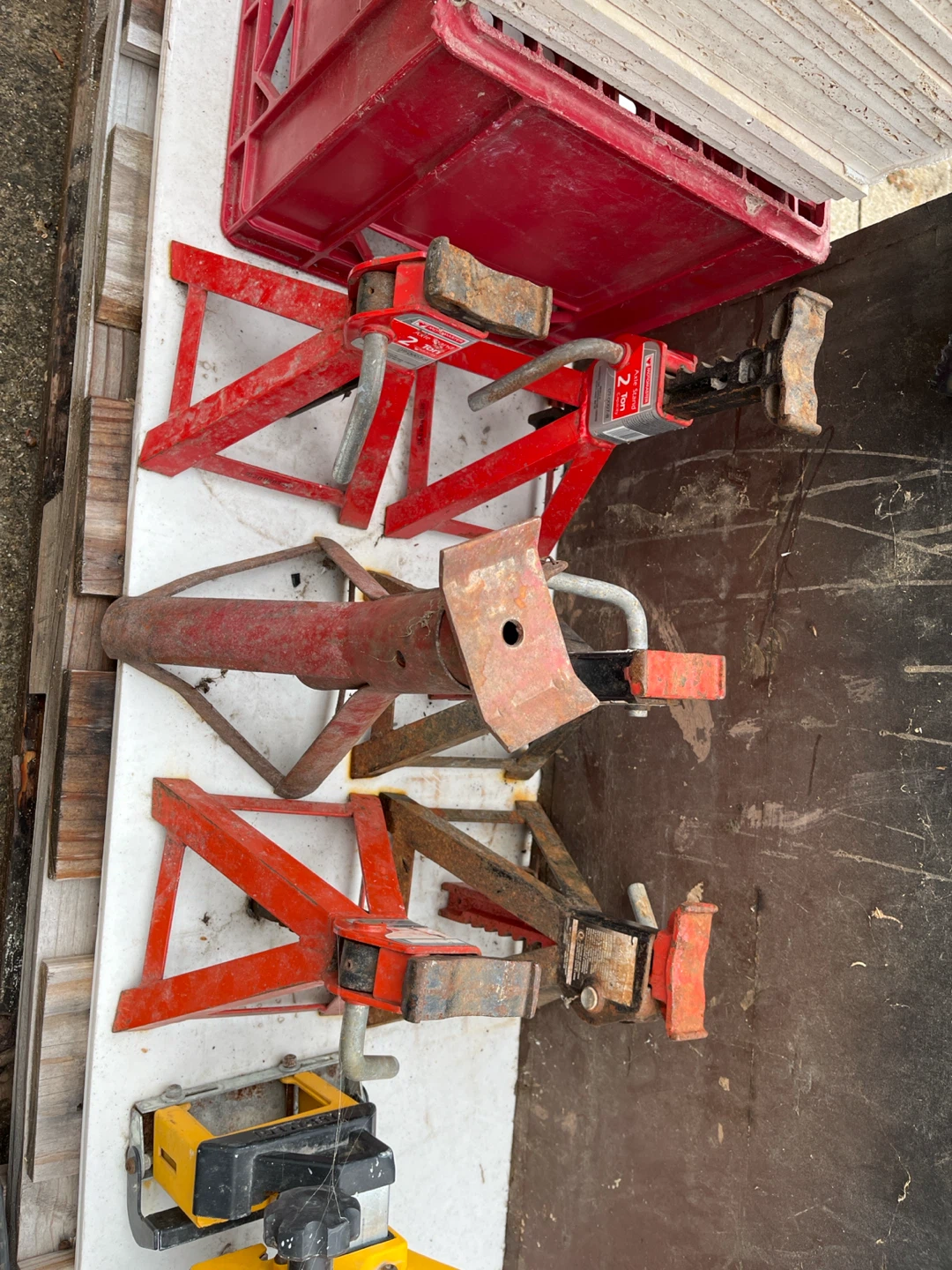 Assorted 2-Ton Axle Stands