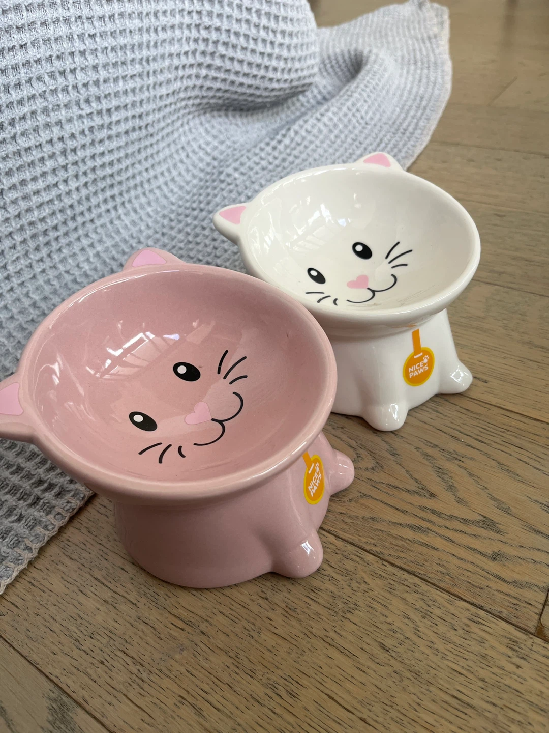 Pet Carrier, Bed, Two Ceramic Bowls and Fur Mom Mug - photo 3