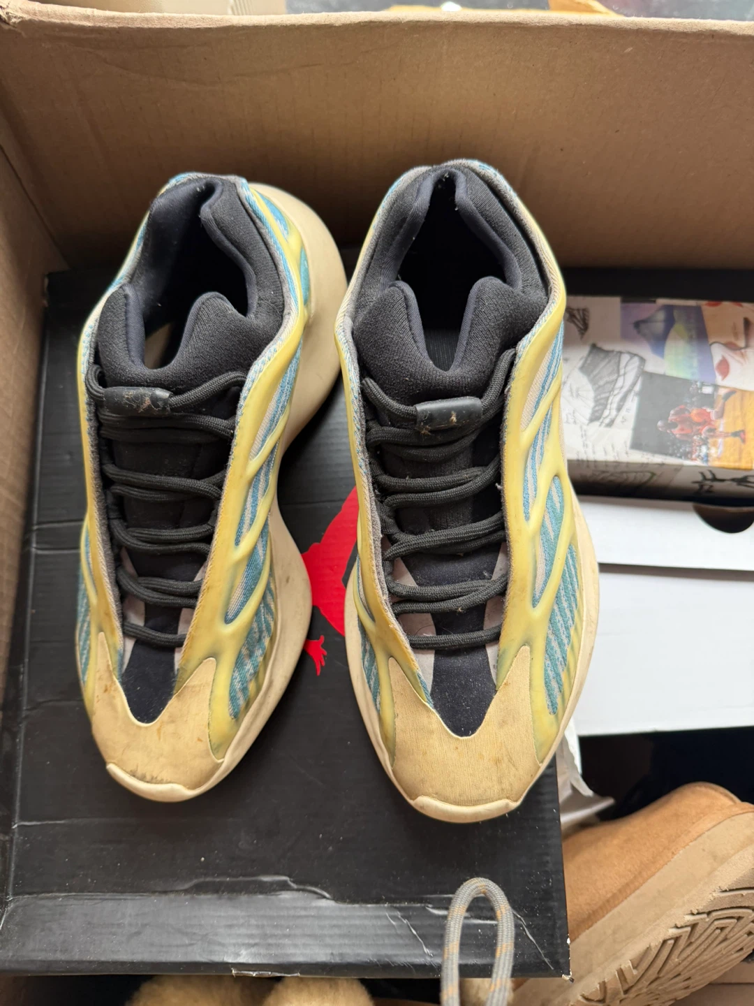 Adidas Yeezy 700 V3 Sneakers