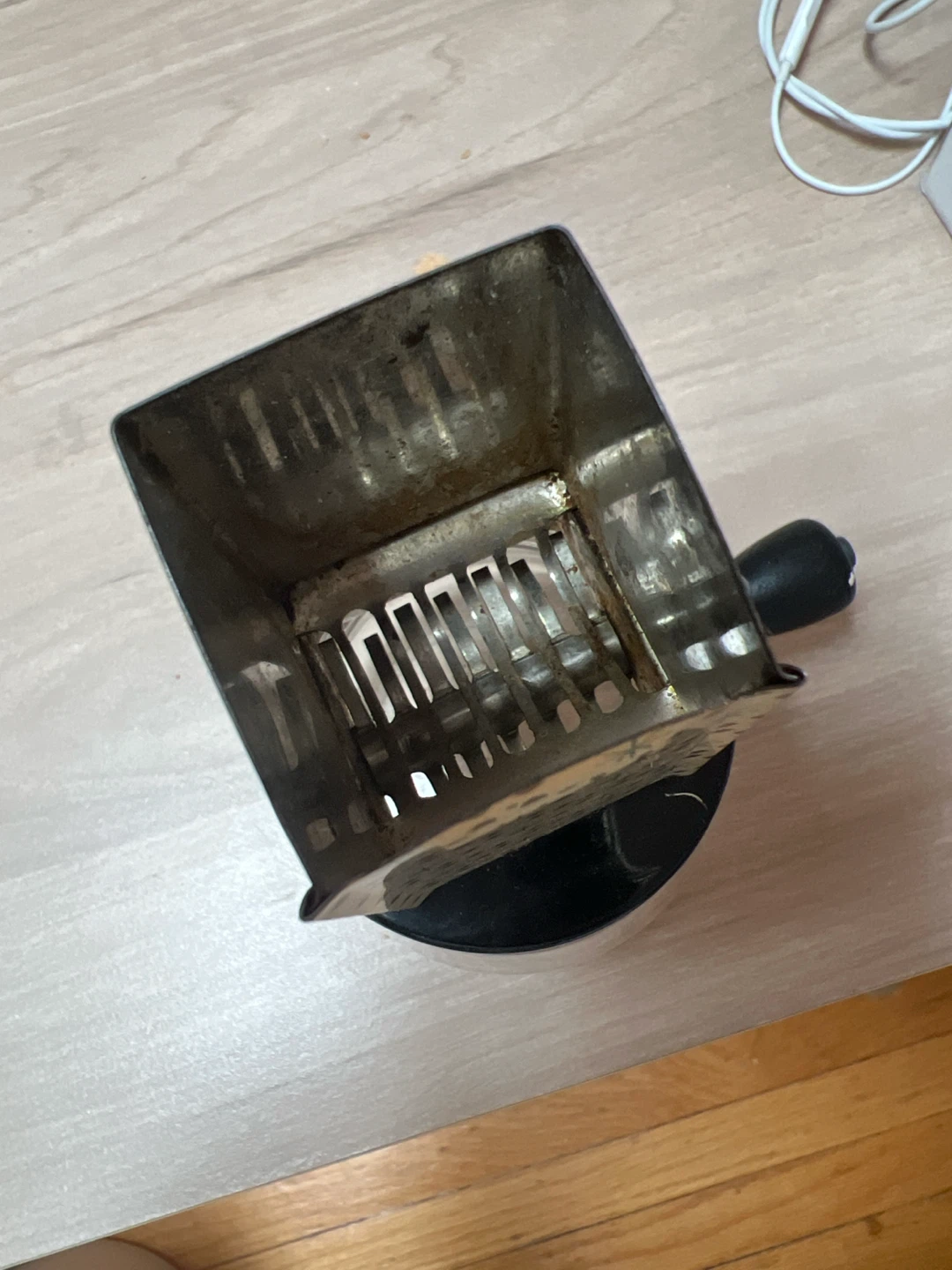 Vintage Hand-Crank Nut Grinder - photo 2