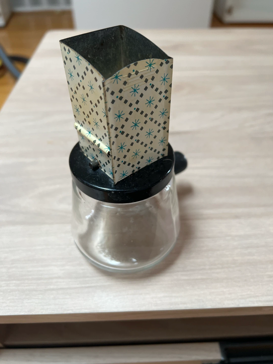 Vintage Hand-Crank Nut Grinder - photo 3