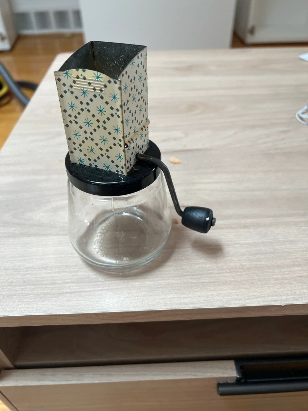 Vintage Hand-Crank Nut Grinder - photo 4