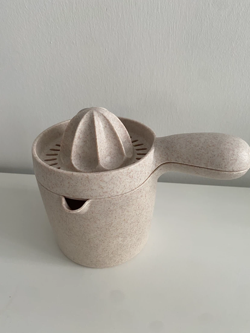 Handheld Juicer [Re-Upload]