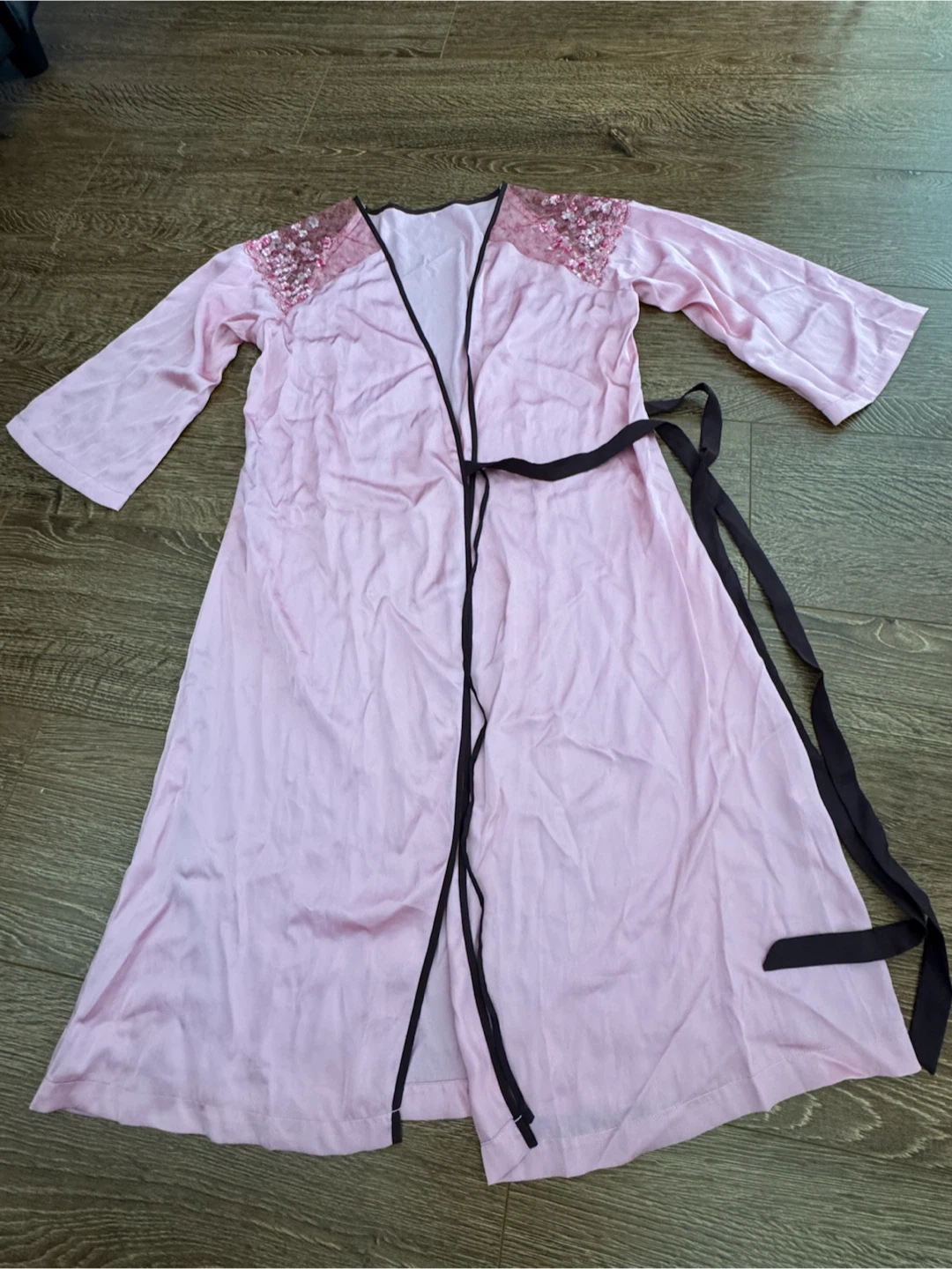 NWOT Vera Pastel Pink Satin/Silk Robe