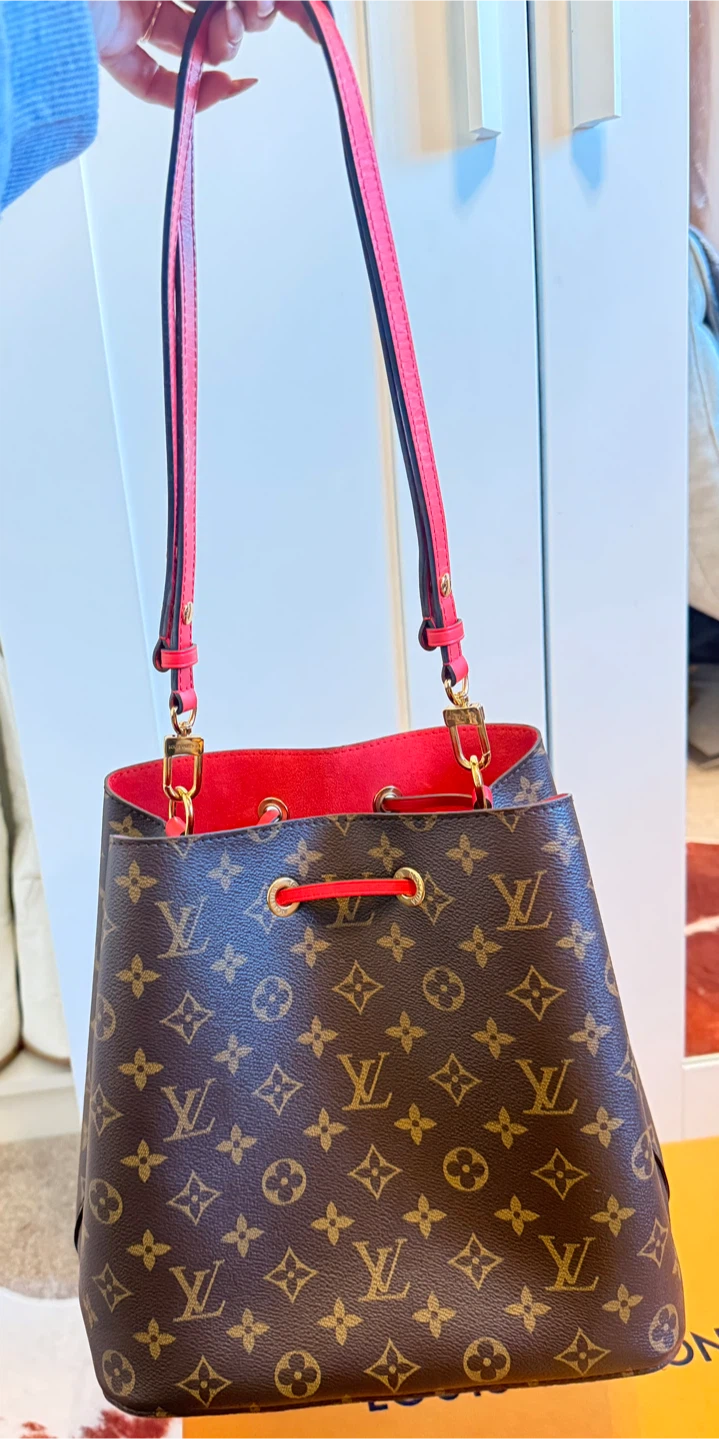 ✨ Authentic Louis Vuitton Monogram Bag ✨ - photo 2