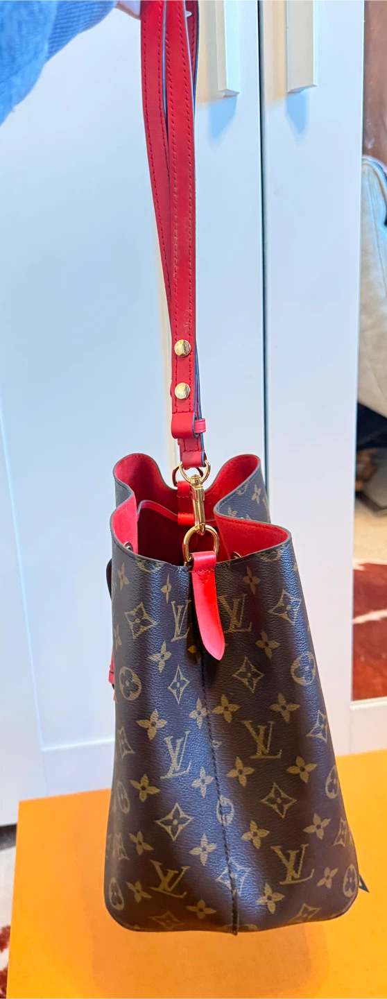 ✨ Authentic Louis Vuitton Monogram Bag ✨ - photo 4
