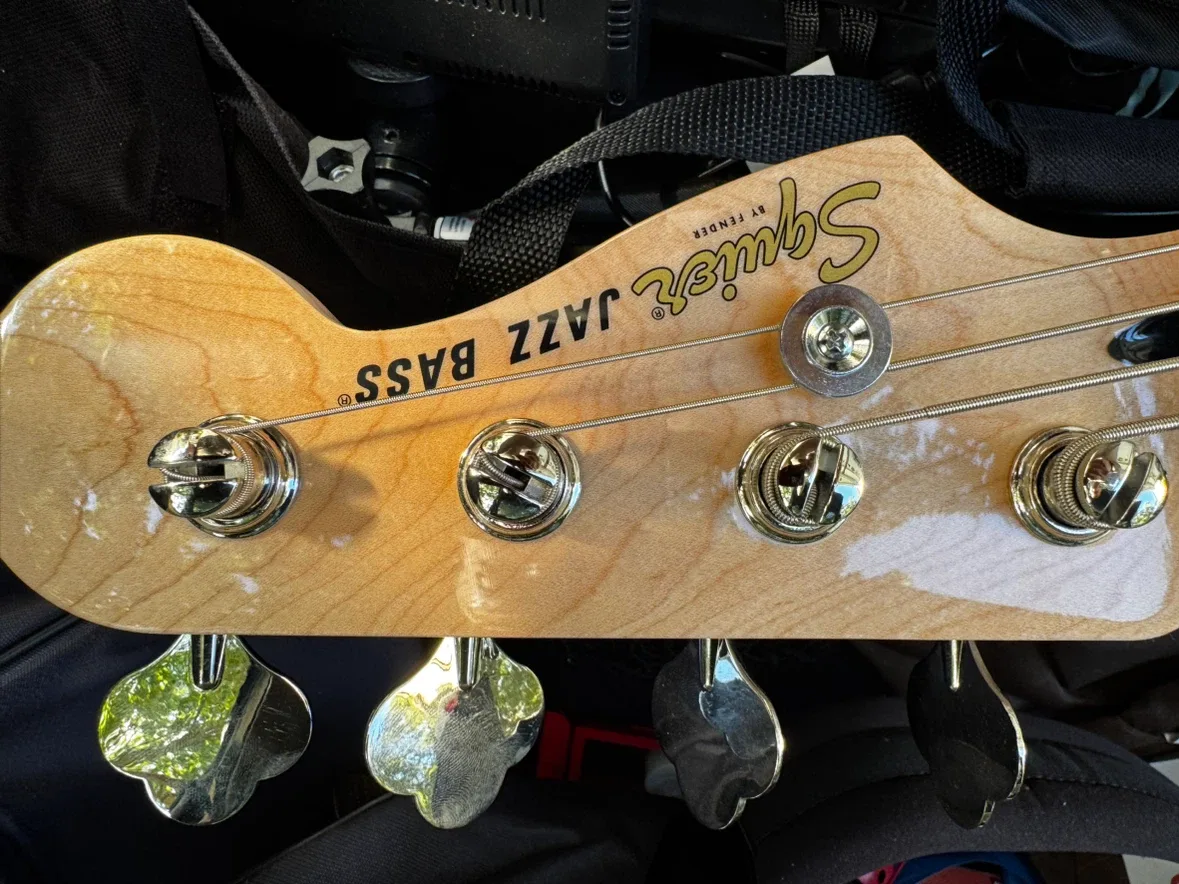 Squier Jazz Bass Sunburst - photo 2
