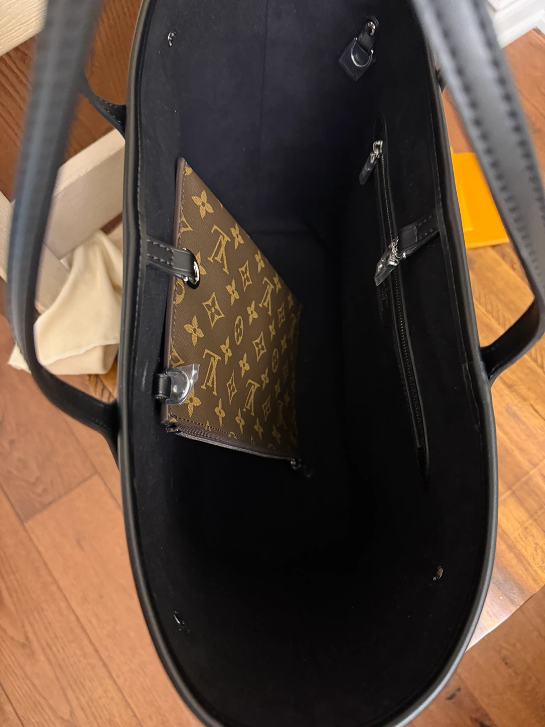 LV Neverfull Monogram tote - photo 4
