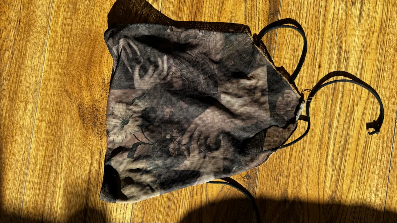 Mesh halter top with graphic print - photo 2