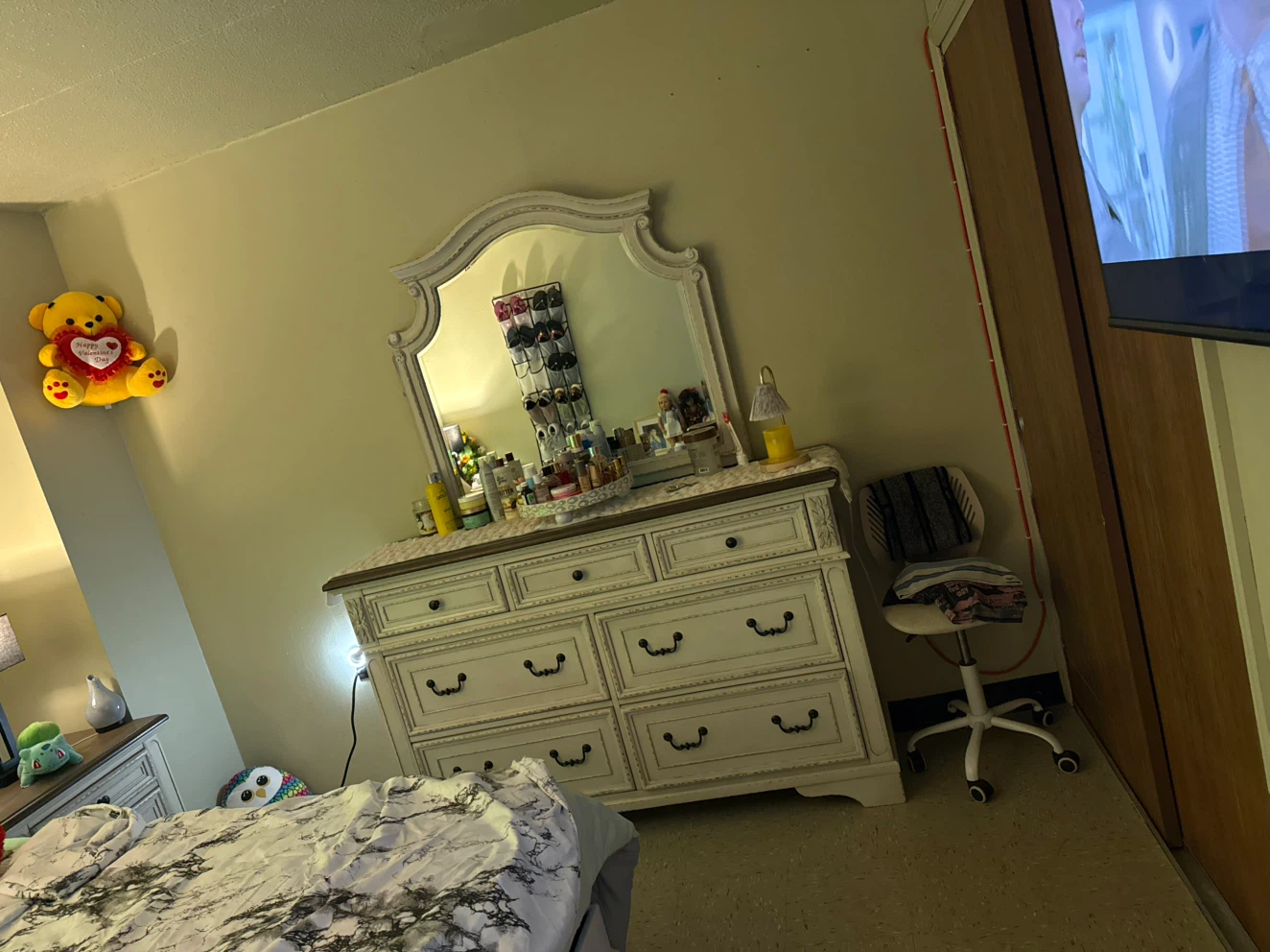 Vintage Style White Dresser with Mirror