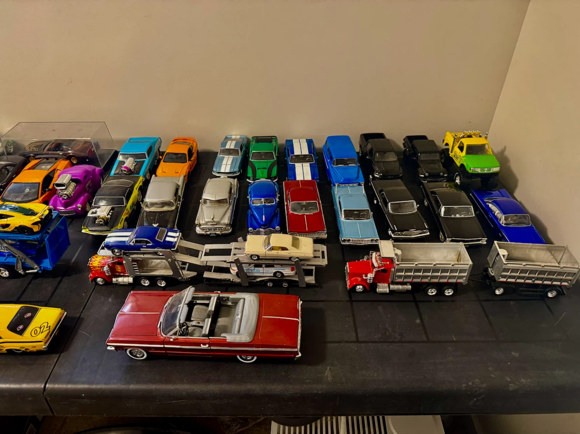 Diecast Cars and Trucks - photo 4