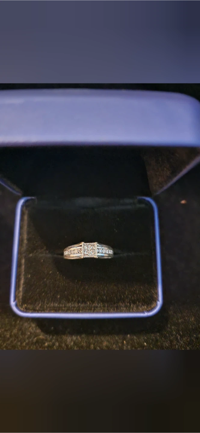 10K White Gold Diamond Engagement Ring 0.75 CWT