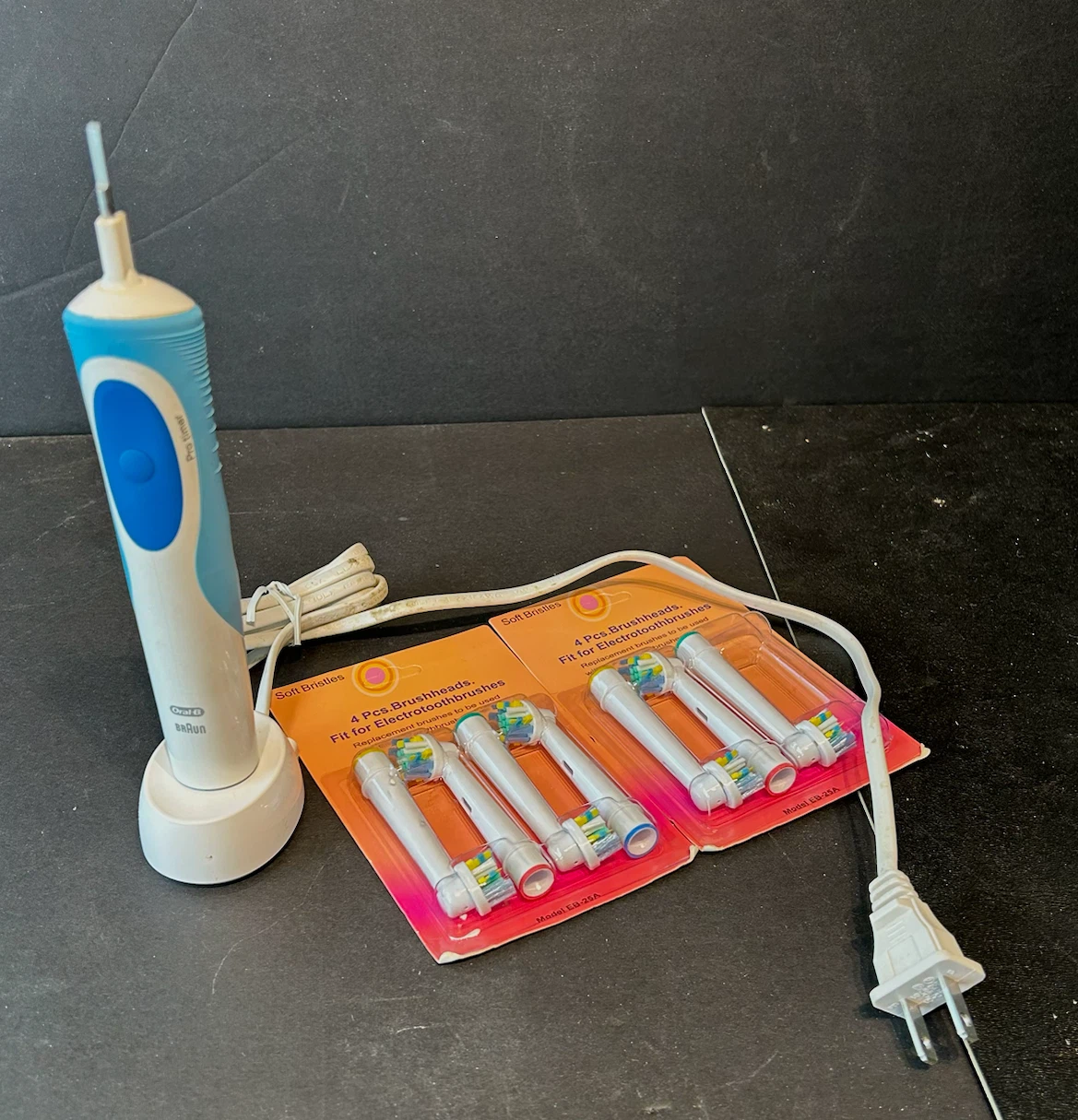Oral-B Braun Electric Toothbrush with 7 Replacement Heads