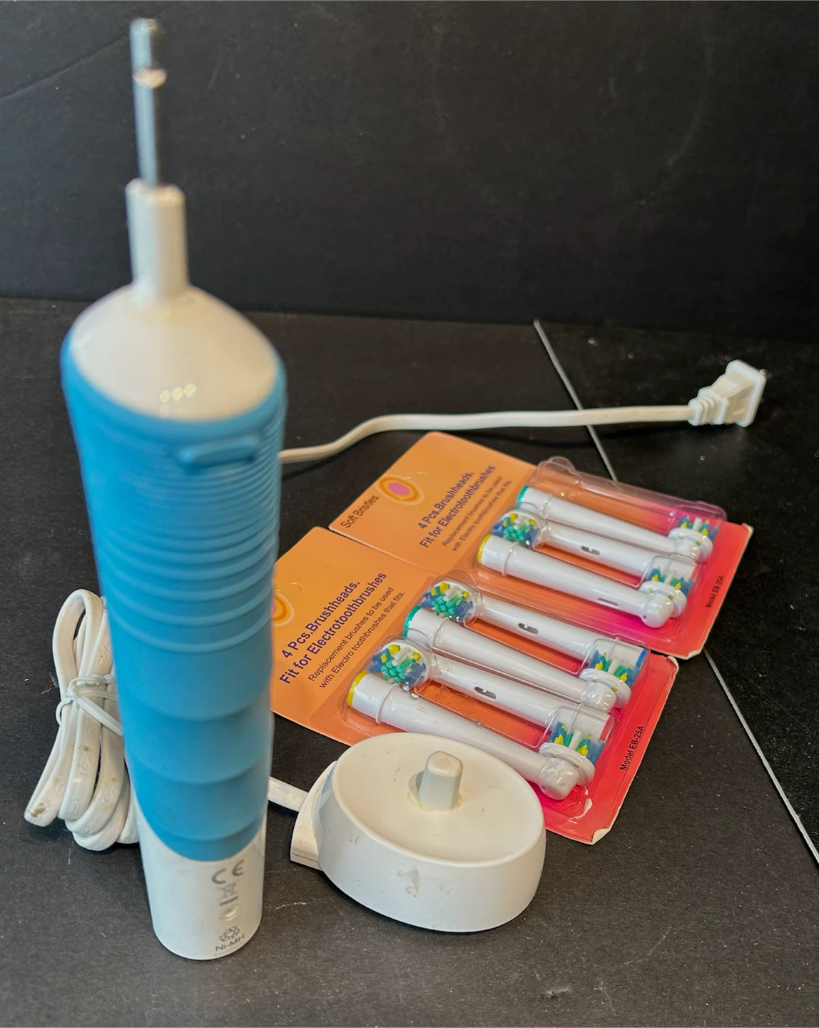 Oral-B Braun Electric Toothbrush with 7 Replacement Heads - photo 4