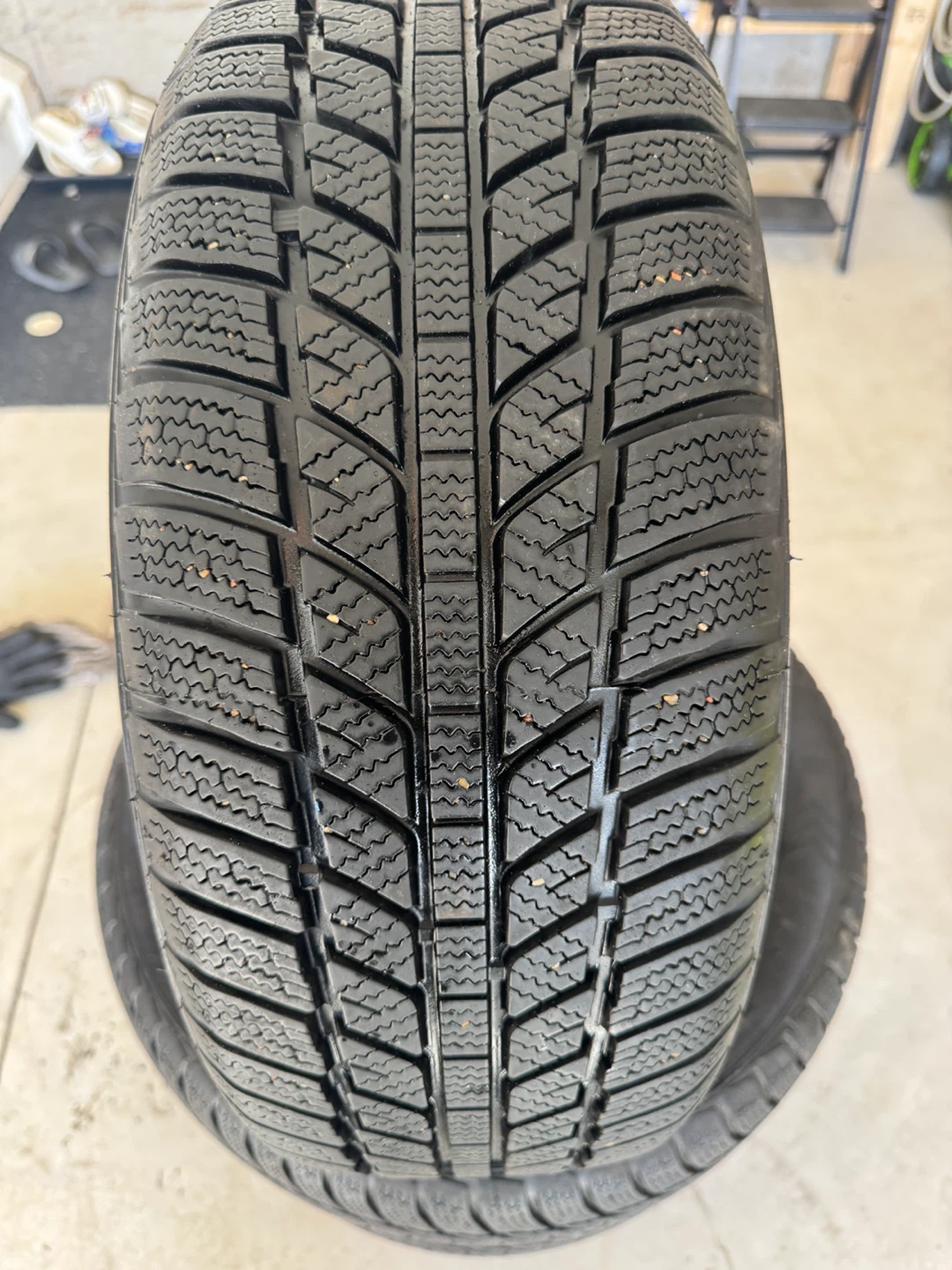 205/55R16 Dynamo Set of 4 Winter Tires -  (85%+ Tread) - photo 3