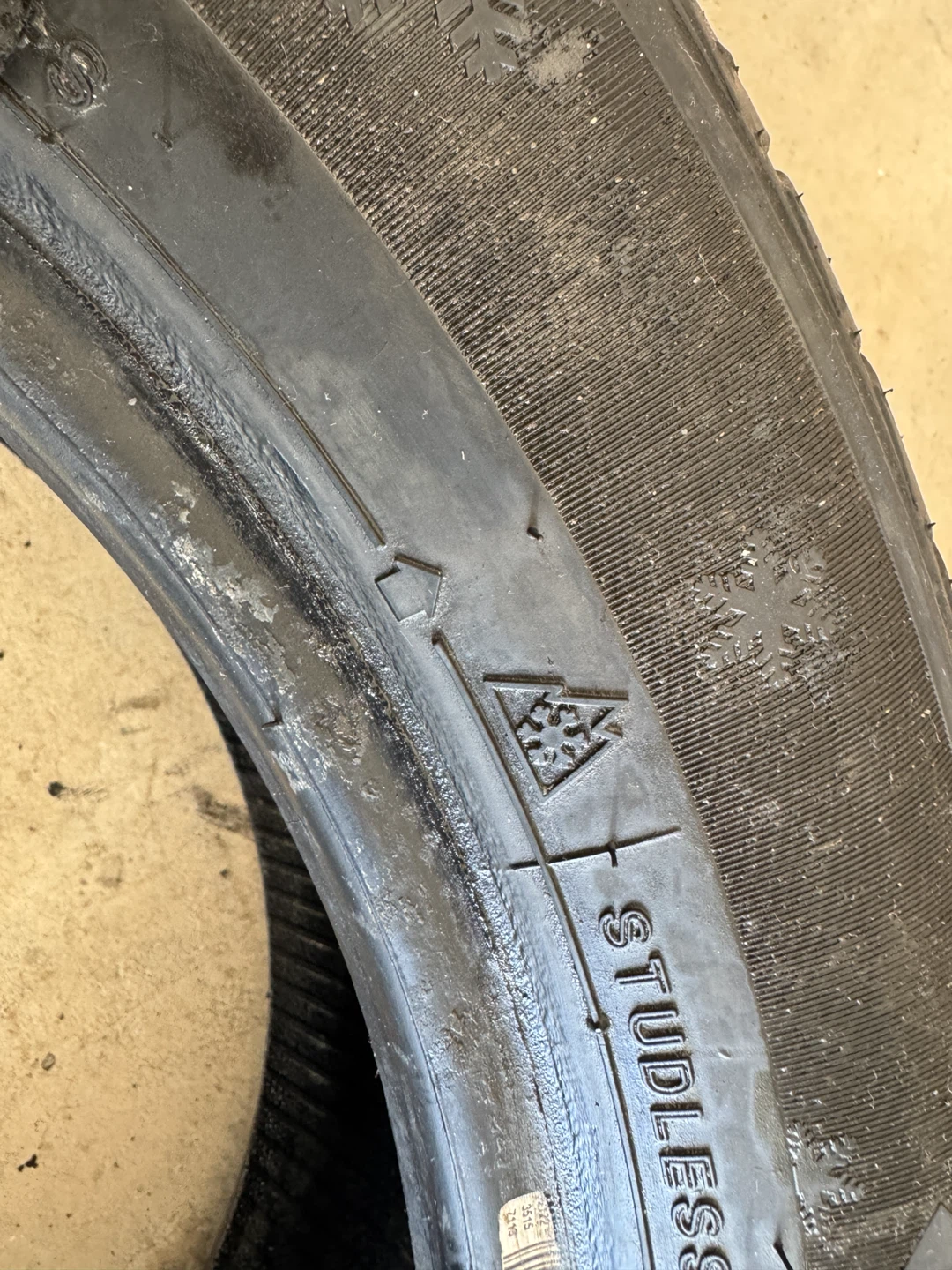 205/55R16 Dynamo Set of 4 Winter Tires -  (85%+ Tread) - photo 4