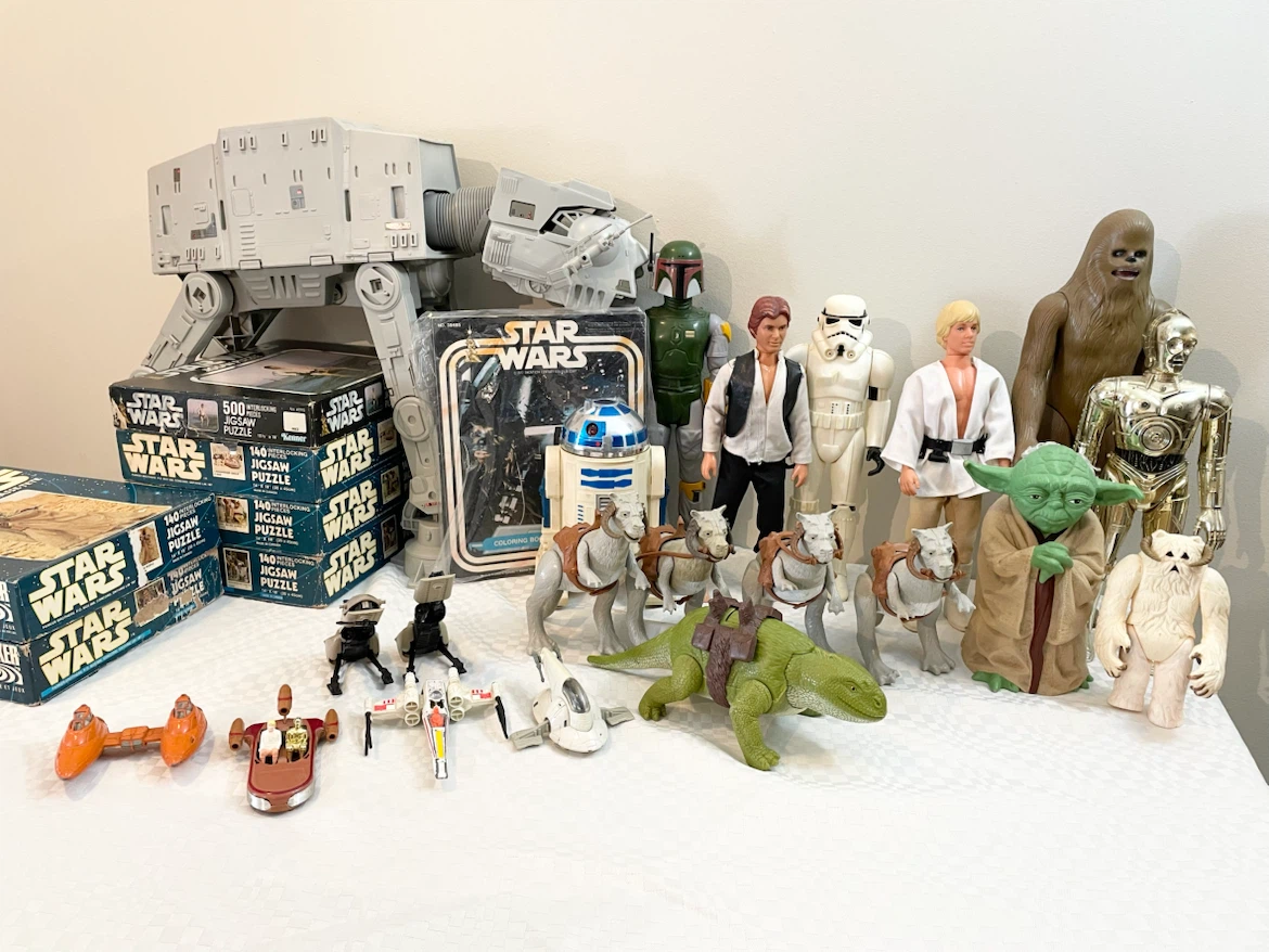 Vintage Star Wars Action Figure Collection with Cases - photo 2