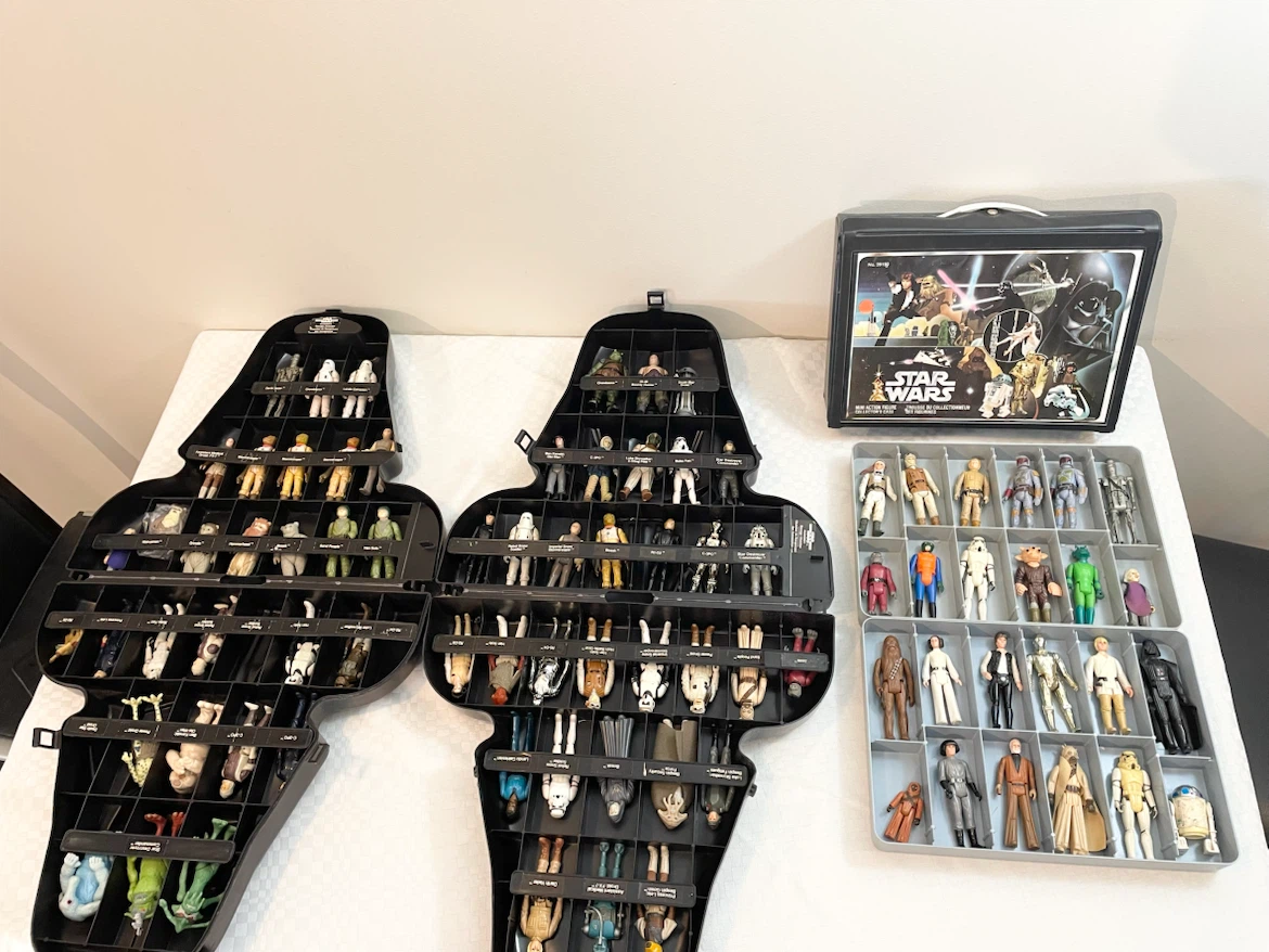 Vintage Star Wars Action Figure Collection with Cases - photo 4