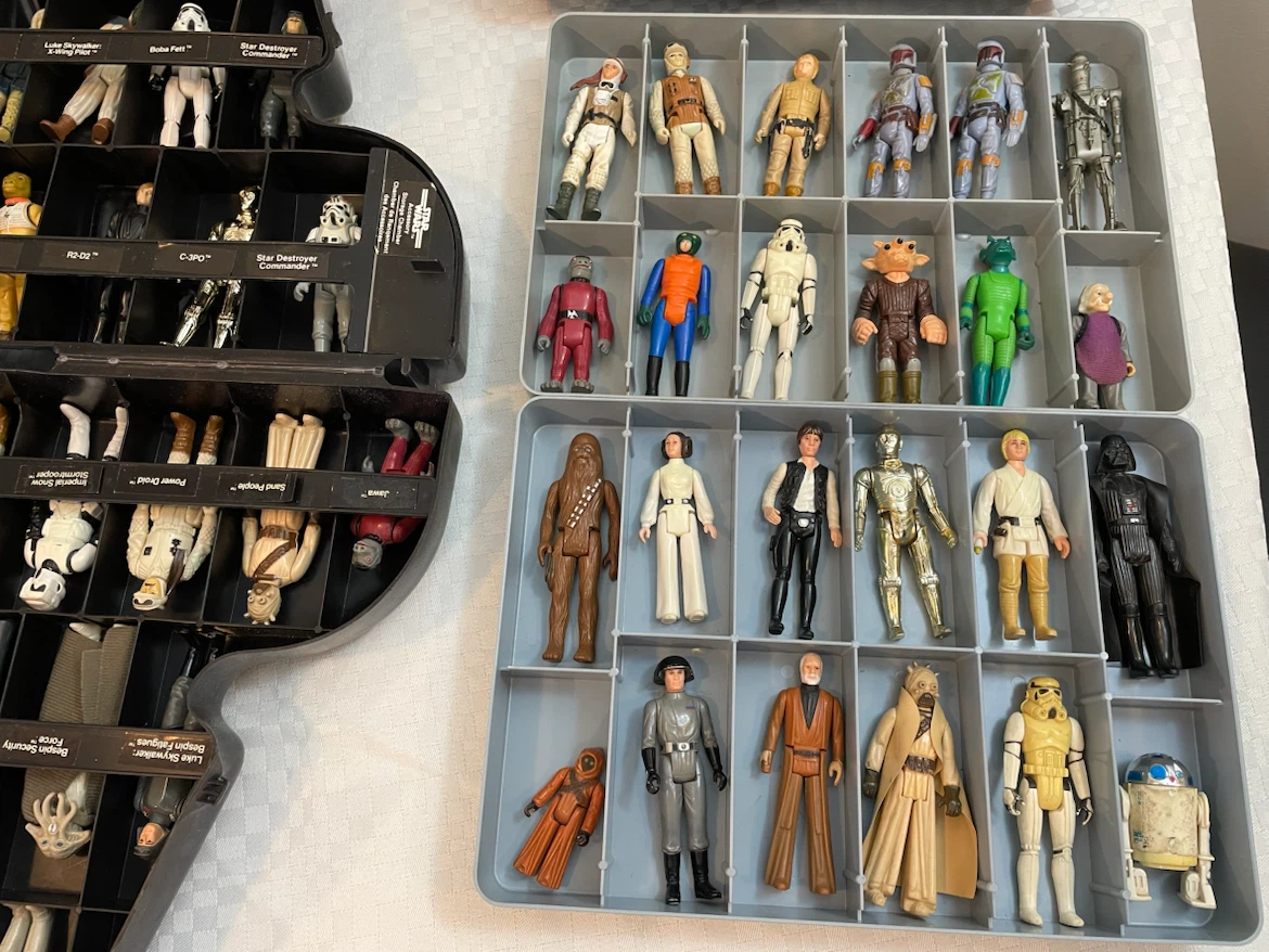 Vintage Star Wars Action Figure Collection with Cases - photo 5
