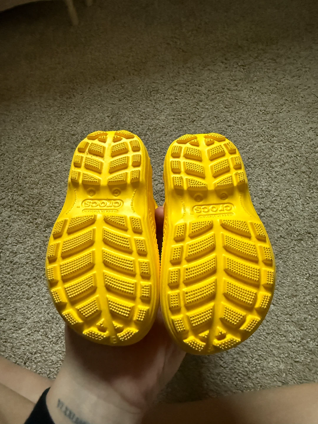 Yellow Crocs rain boots - photo 3