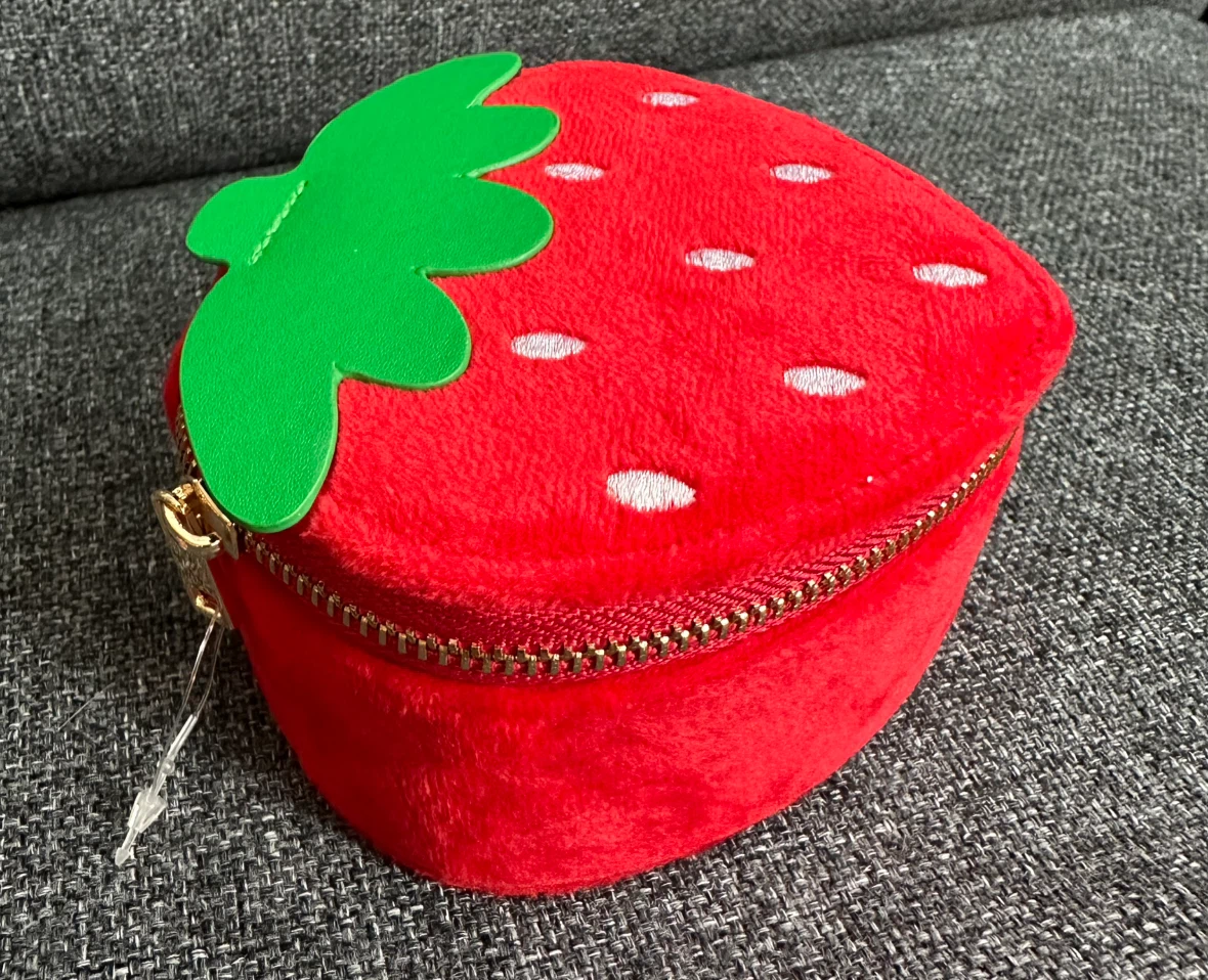 Brand NEW Seed Strawberry Jewellery Case - photo 2
