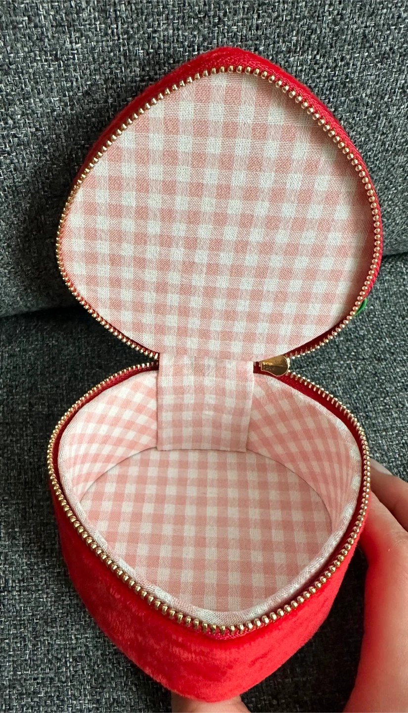 Brand NEW Seed Strawberry Jewellery Case - photo 3