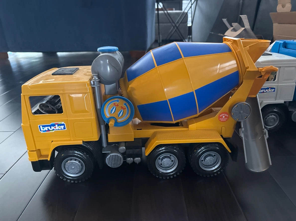 Bruder trucks - photo 2