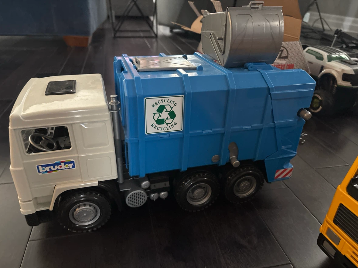 Bruder trucks - photo 3