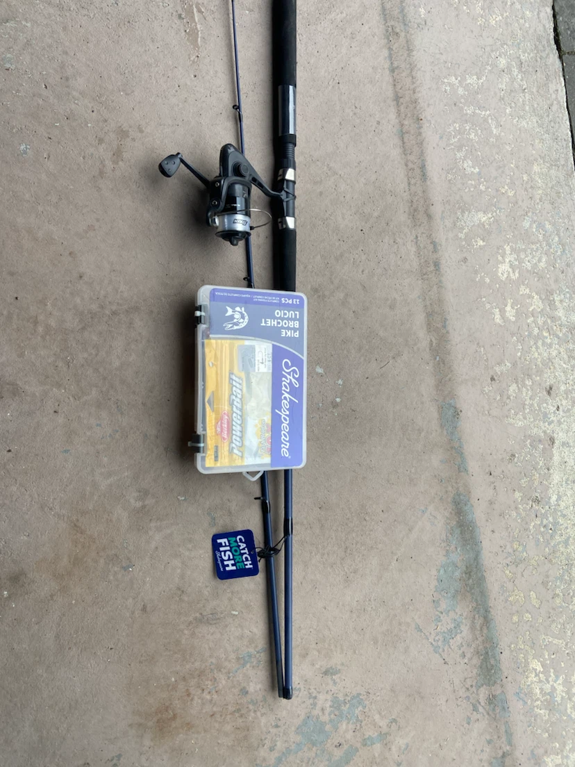 Shakespeare Pike Fishing Kit