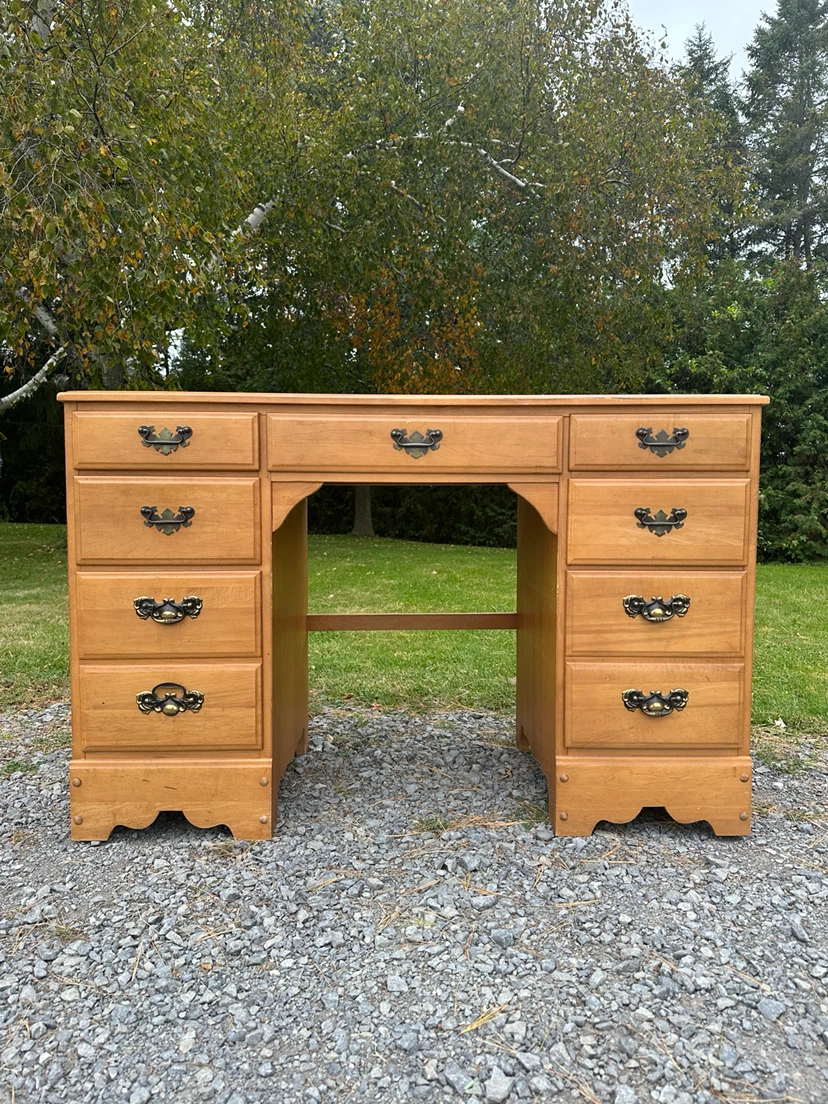 Vintage Maple Wood Kneehole Desk (CAN DELIVER)