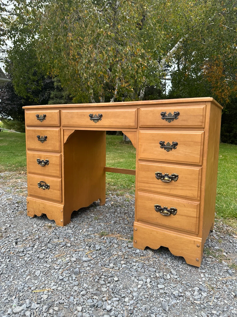 Vintage Maple Wood Kneehole Desk (CAN DELIVER) - photo 2