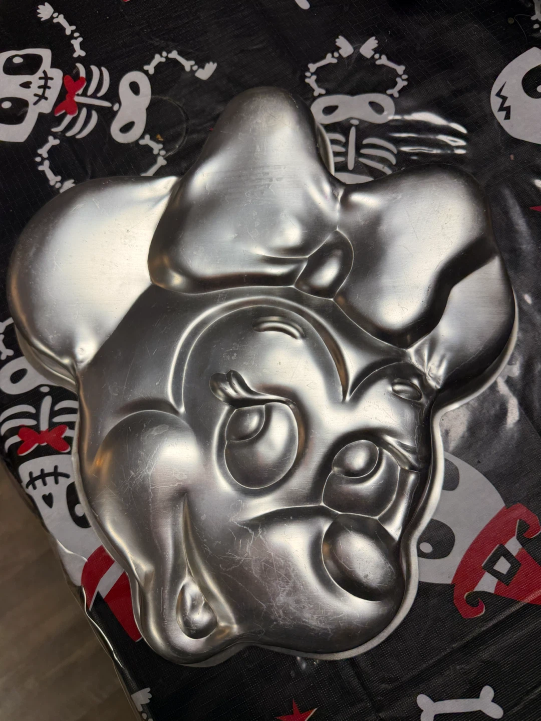 Wilton Minnie Mouse Cake Pan