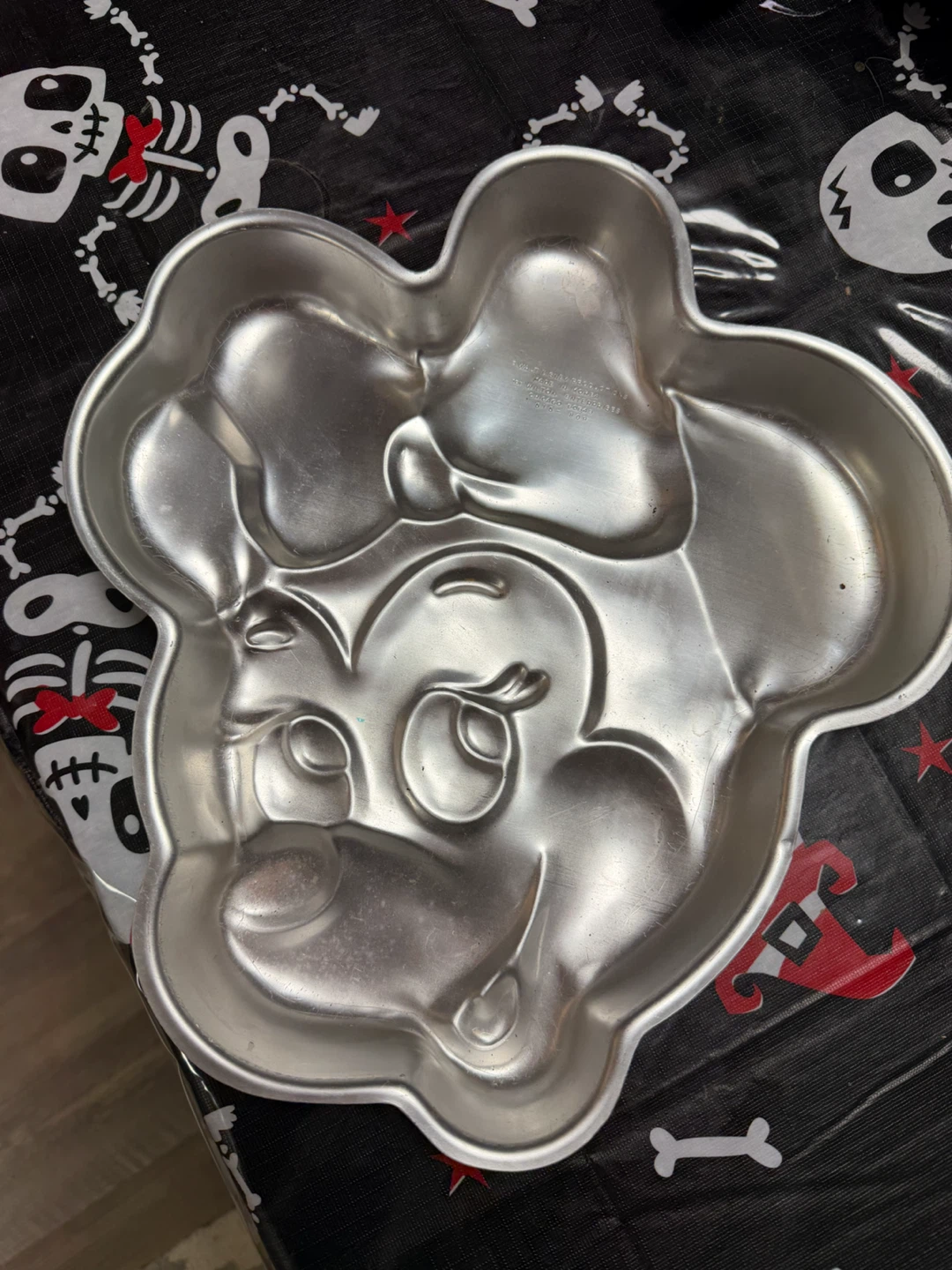 Wilton Minnie Mouse Cake Pan - photo 2