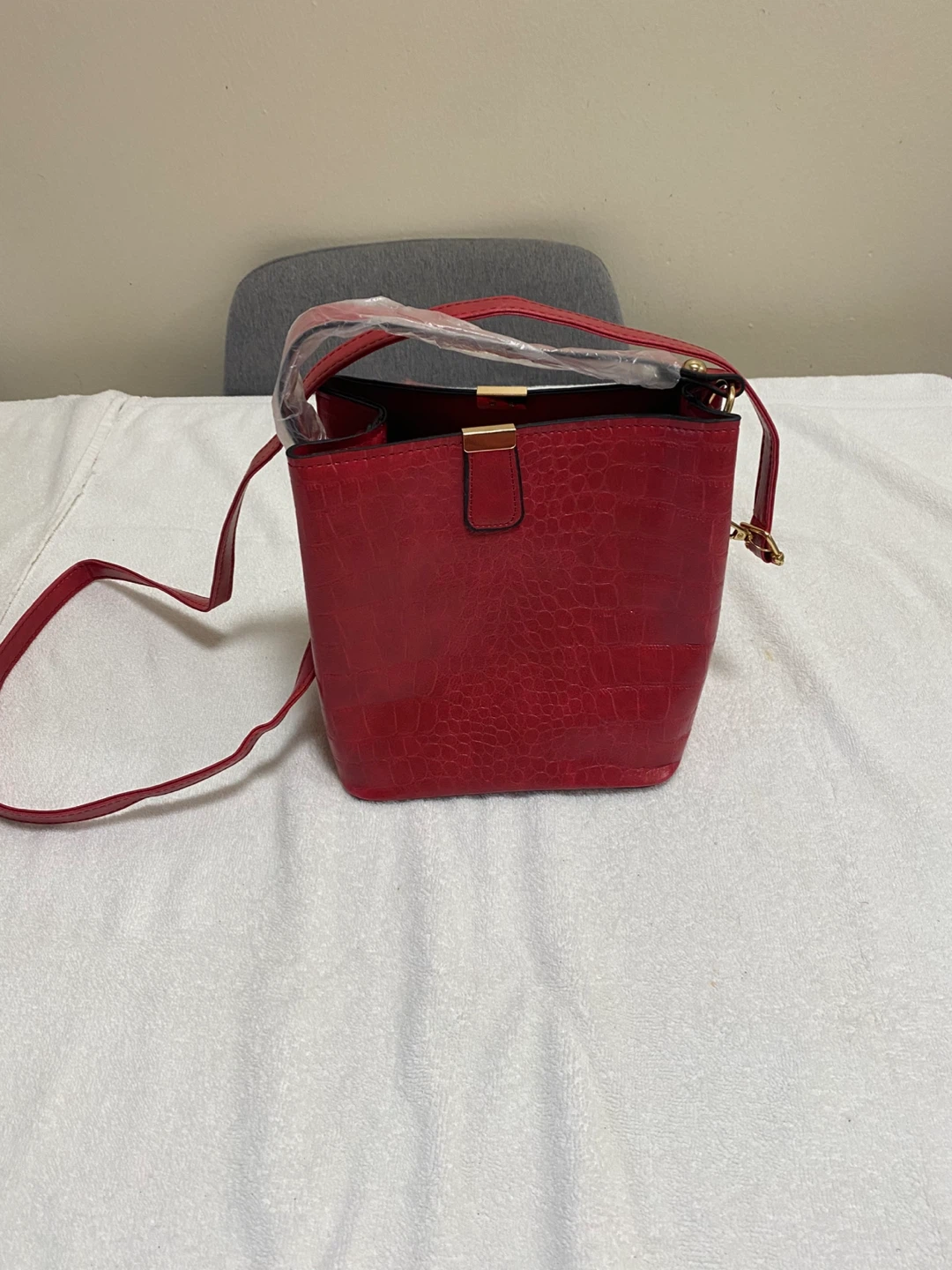 Red Crocodile Pattern Bucket Bag