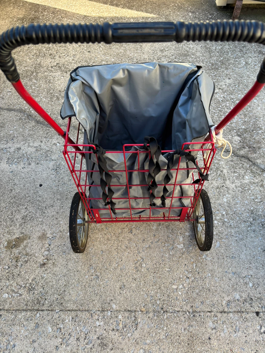Red Metal Rolling Grocery Shopping Cart - photo 2
