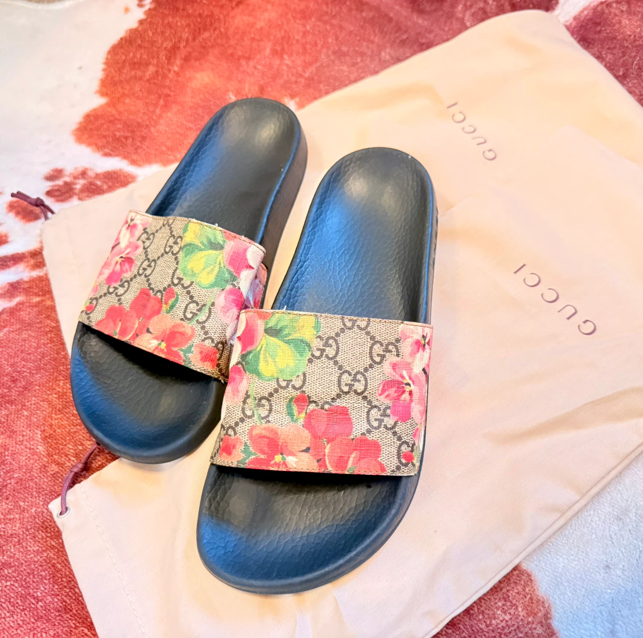 🌸 RARE DISCONTINUED GUCCI GG SUPREME “BLOOM” SLIDES 🌸