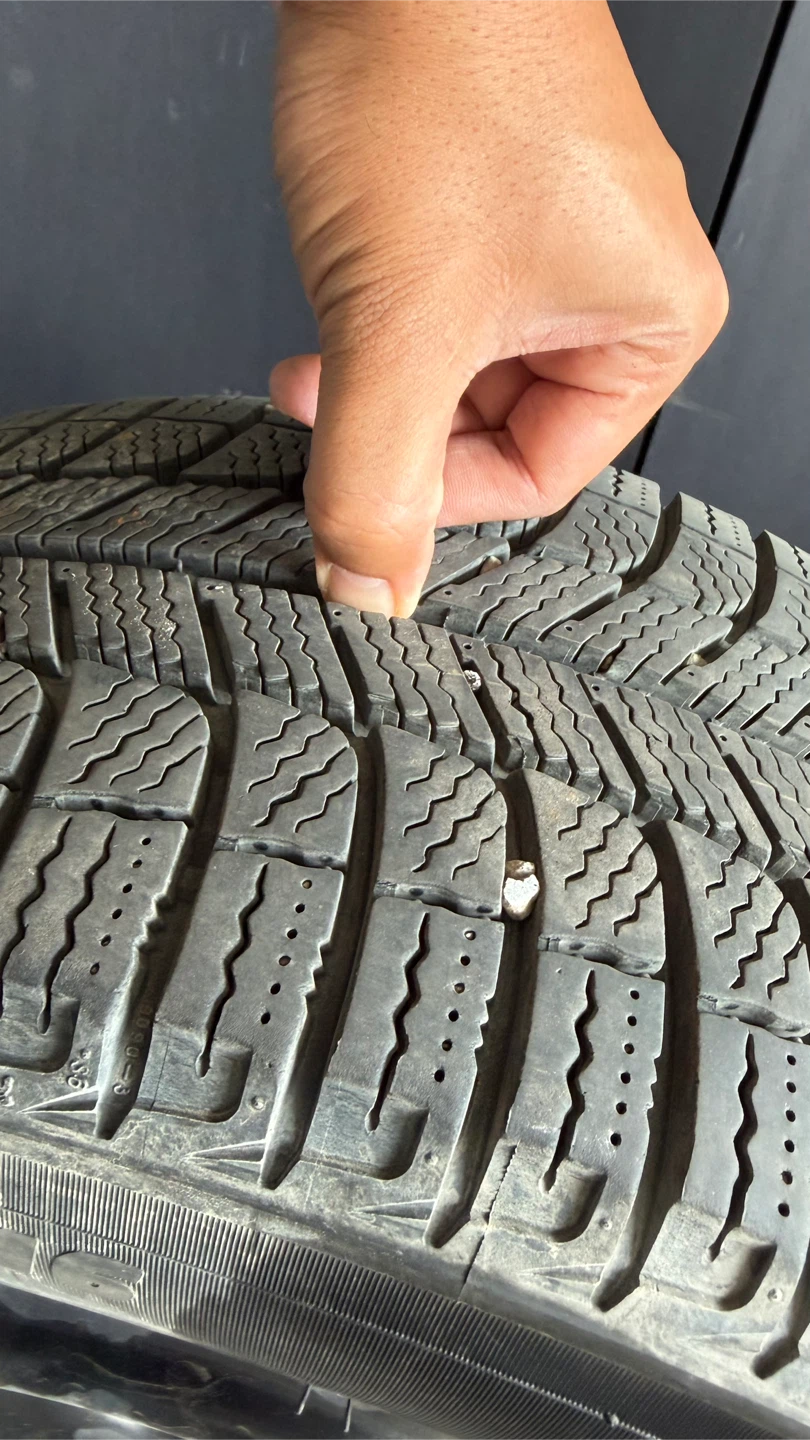 Set of 4 Michelin Studless Tires 215/55R16 - photo 2
