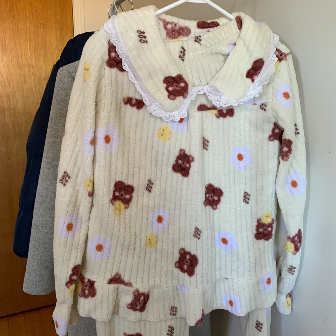 Fuzzy Bear and Flower Print Pyjama Set - photo 2
