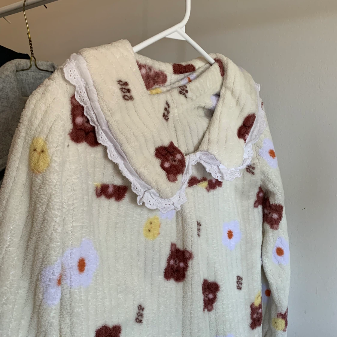 Fuzzy Bear and Flower Print Pyjama Set - photo 3