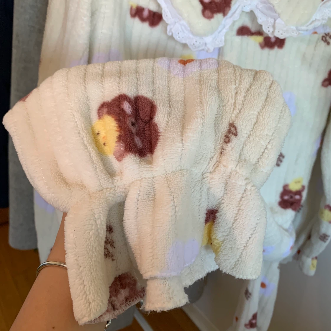Fuzzy Bear and Flower Print Pyjama Set - photo 5