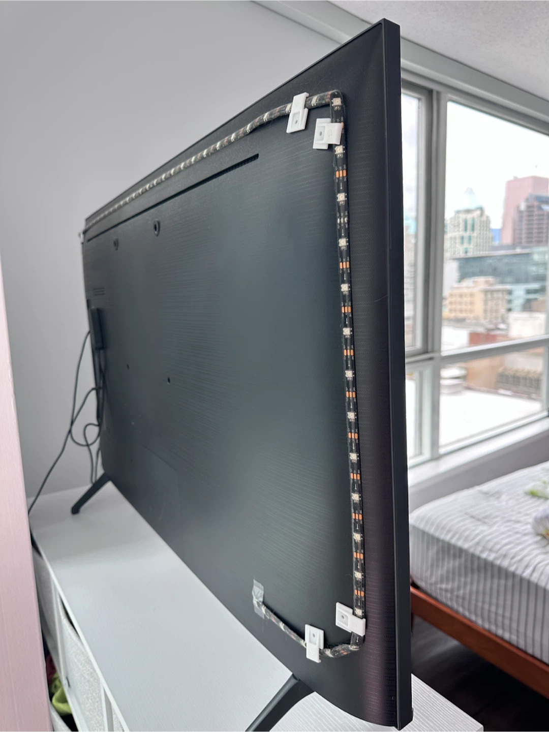 Samsung 43" 4K Smart TV (UN43TU7000F) - photo 2