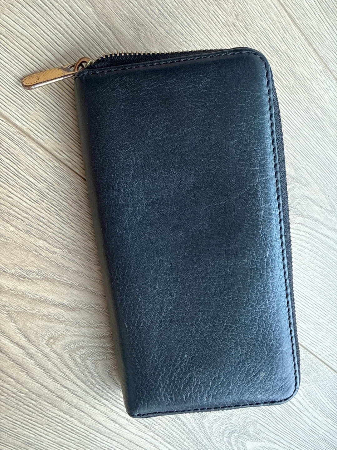 Marc by Marc Jacobs Black Leather Zip Wallet - photo 2